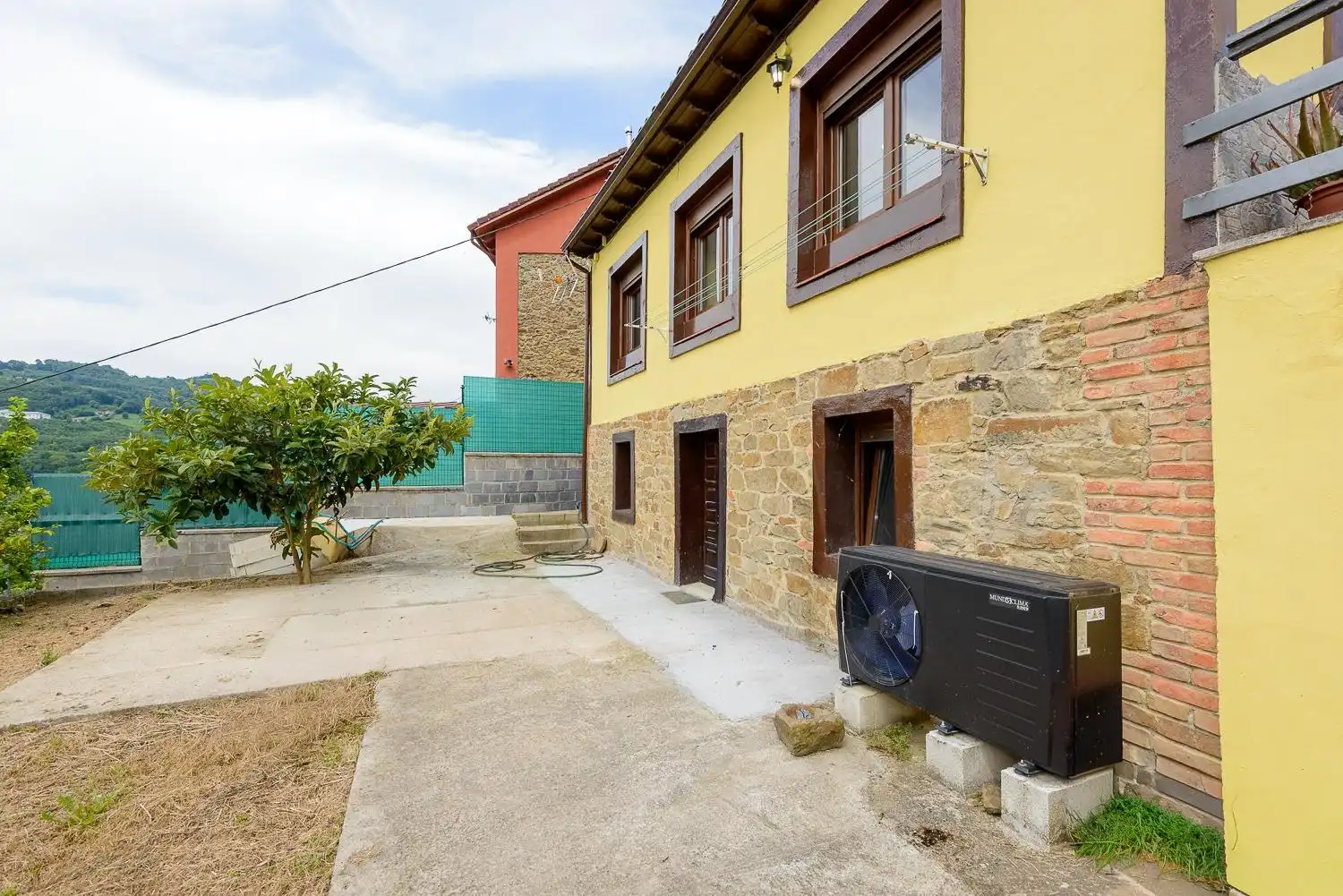 Vista exterior de Casa o chalet en venta en Langreo con Aire acondicionado, Calefacción y Jardín privado