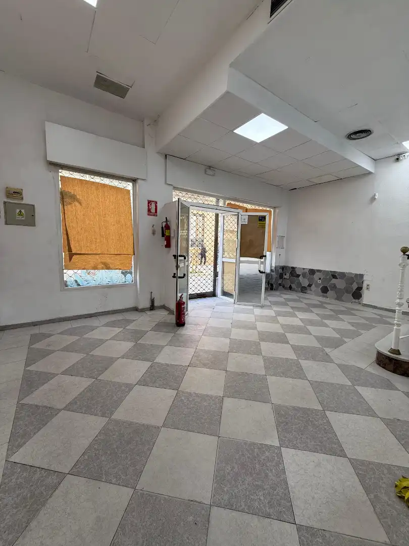 Local de alquiler en Sevilla con Aire acondicionado