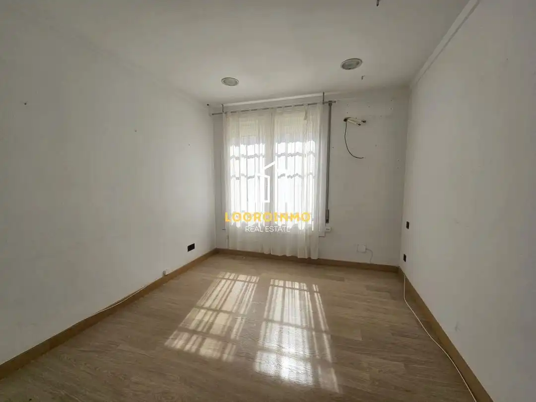 Flat for sale in  Logroño  with Air Conditioner, Heating and Storage room
