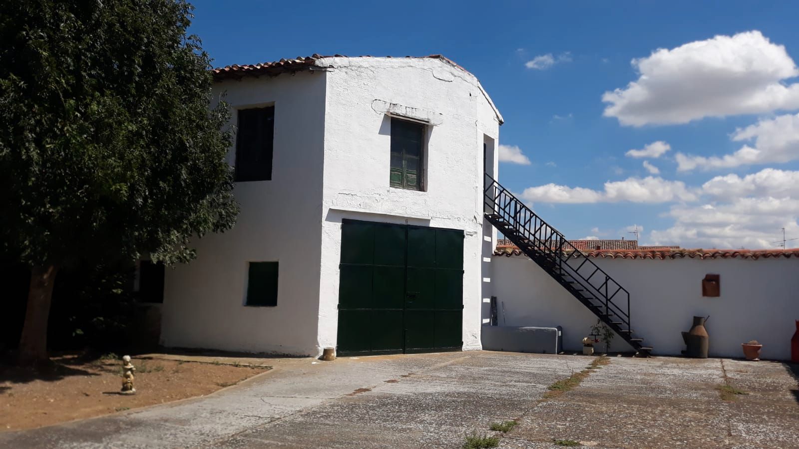 Exterior view of House or chalet for sale in Mazariegos  with Private garden