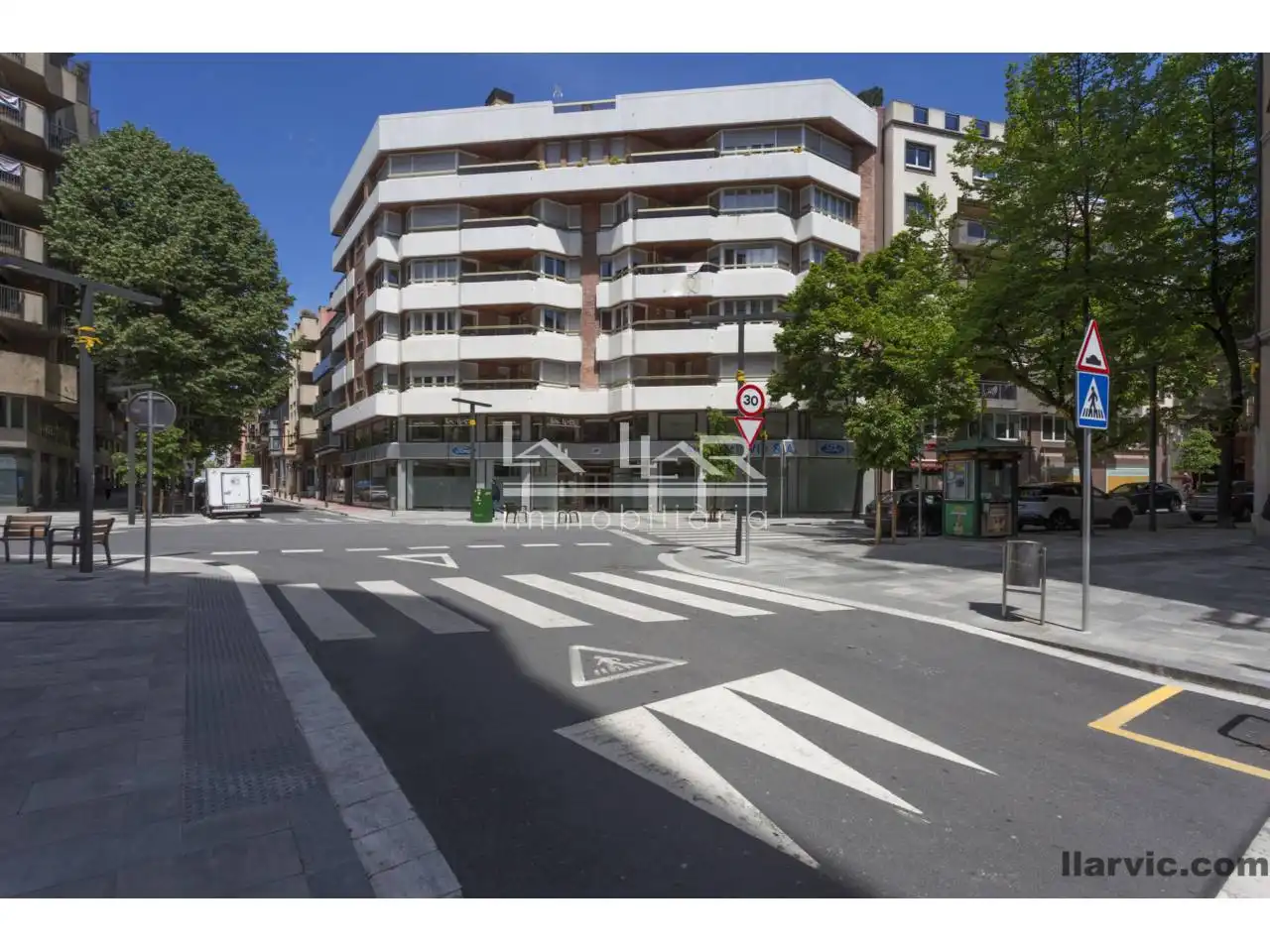 Außenansicht von Maisonette zur Miete in Vic mit Heizung, Parkett und Terrasse