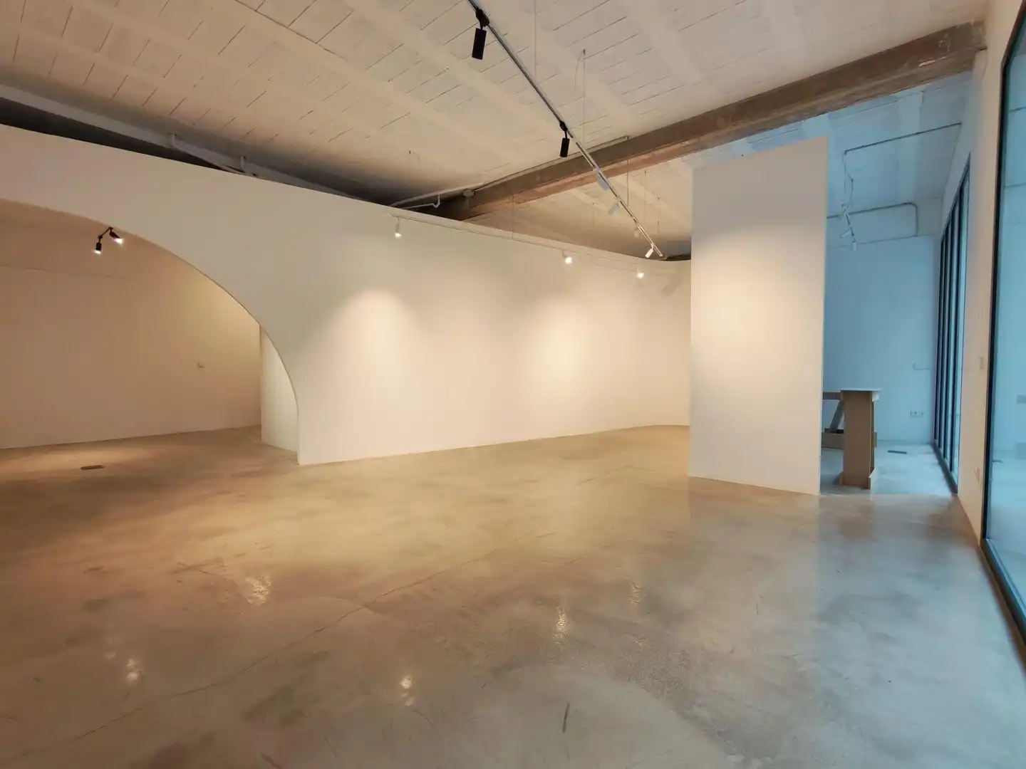 Premises for sale in  Valencia Capital  with Air Conditioner