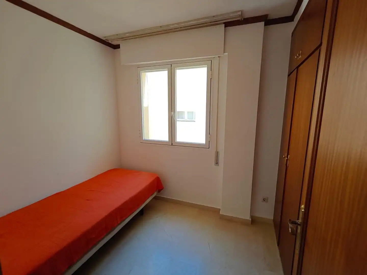Habitación de Ático de alquiler en Benalmádena con Aire acondicionado, Jardín privado y Amueblado