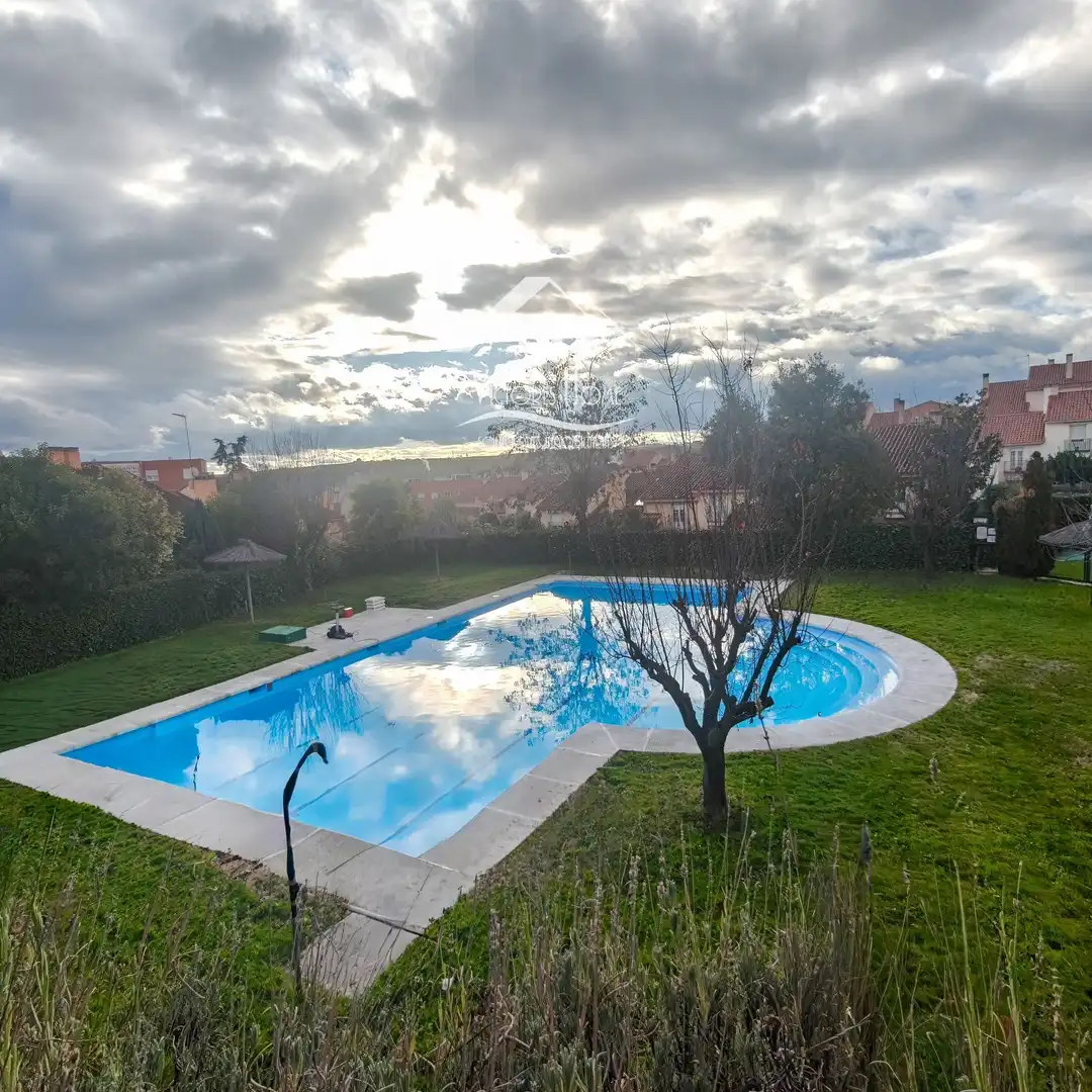 Garten von Einfamilien-Reihenhaus zum Verkauf in San Agustín del Guadalix mit Klimaanlage, Heizung und Parkett
