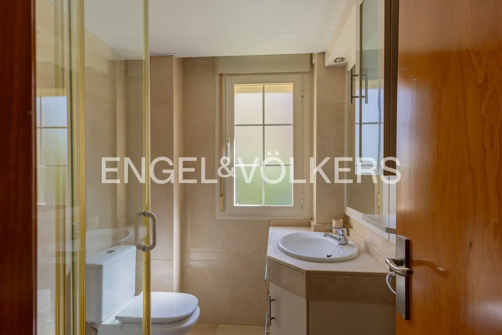 Bathroom of Houses for sale in Villanueva de la Cañada  with Air Conditioner, Heating and Private garden