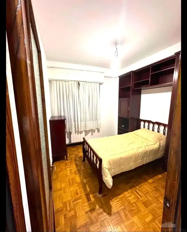 Dormitori de Pis en venda en Ourense Capital  amb Calefacció, Parquet i Terrassa