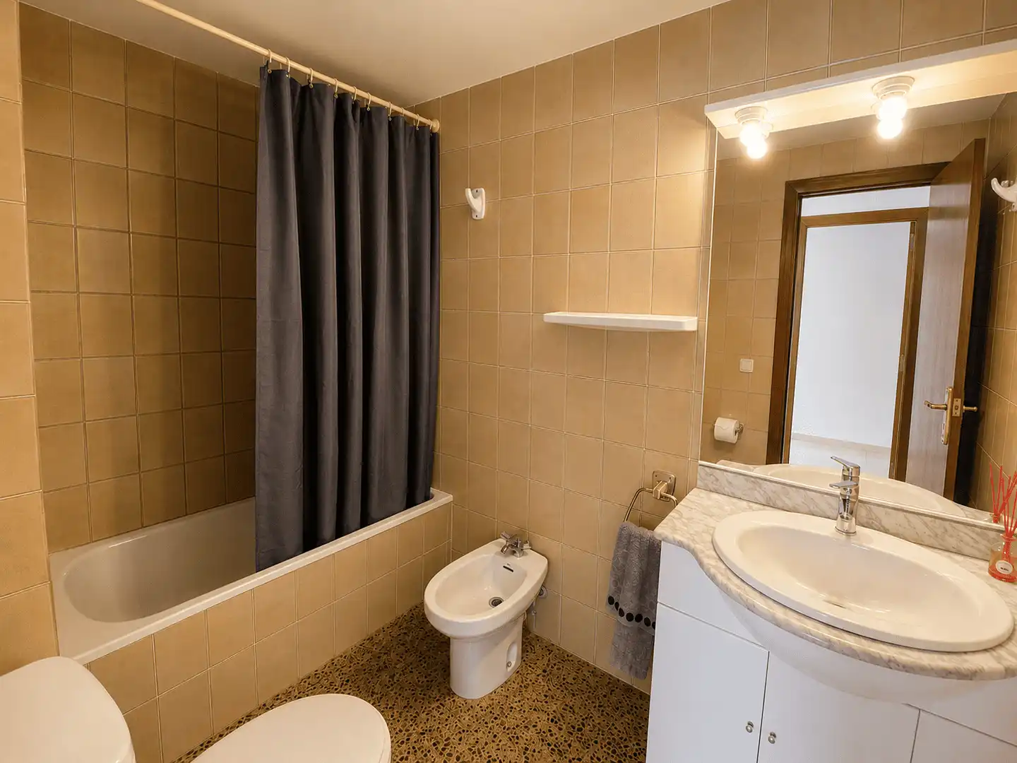 Baño de Apartamento en venta en Calella con Balcón y Alarma