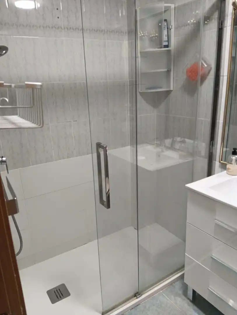 Baño de Piso para compartir en Ávila con Calefacción, Terraza y Amueblado