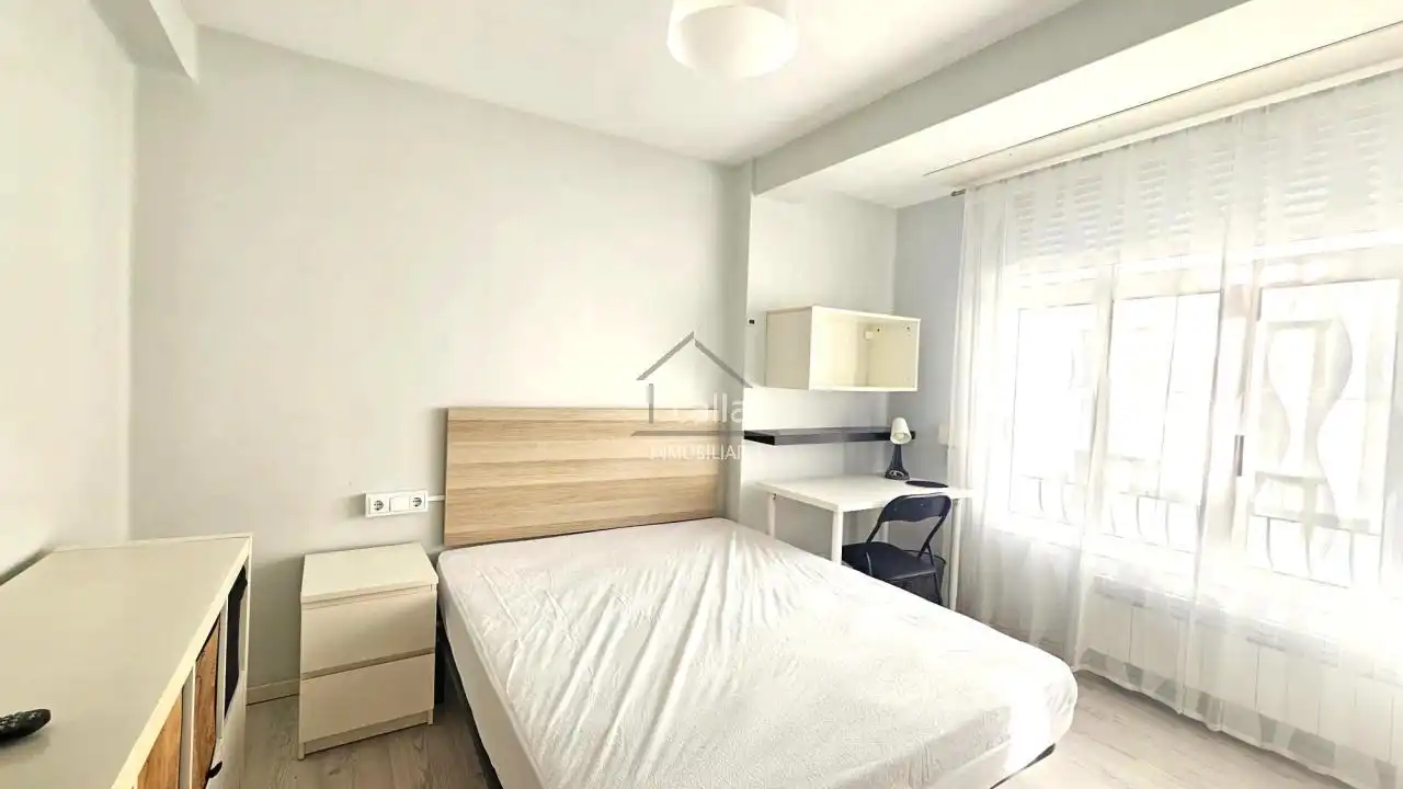 Schlafzimmer von Wohnung zur Miete in Ferrol mit Heizung