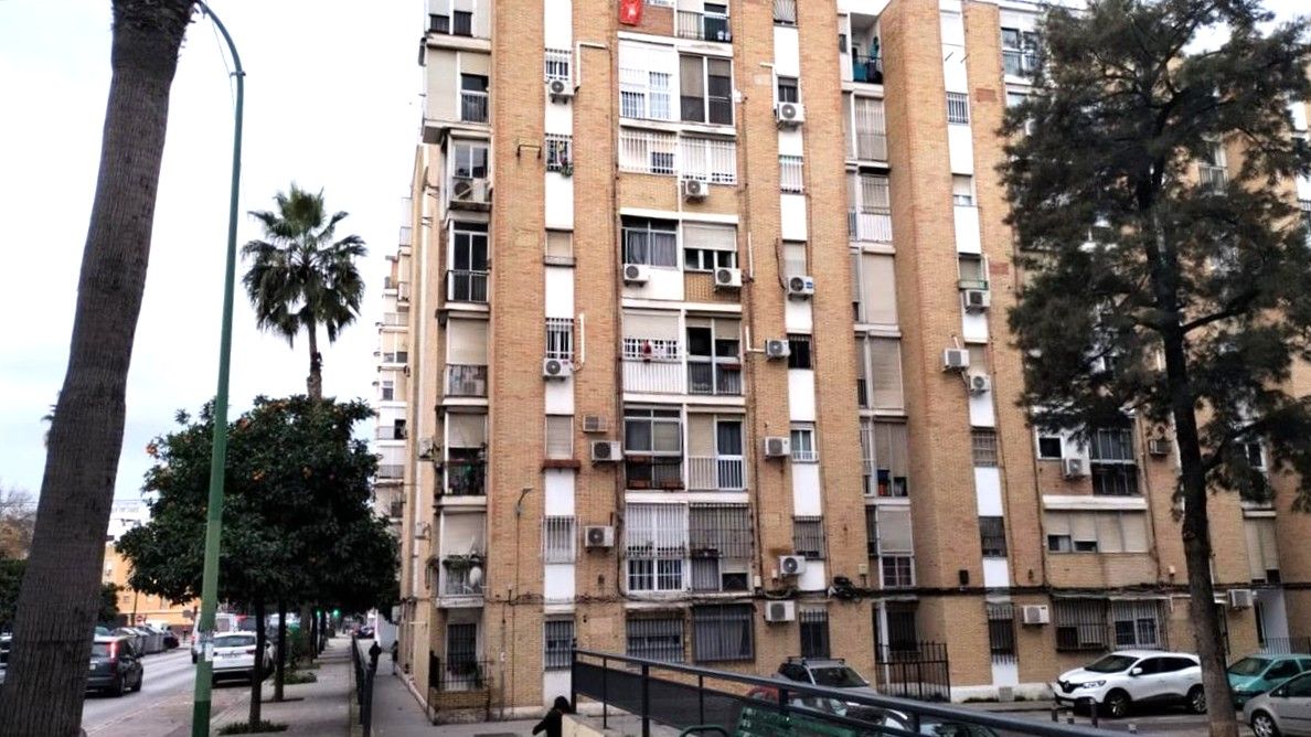 Exterior view of Flat for sale in  Sevilla Capital