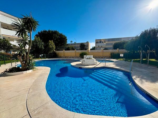Piscina de Pis en venda en Torremolinos amb Aire condicionat, Calefacció i Terrassa