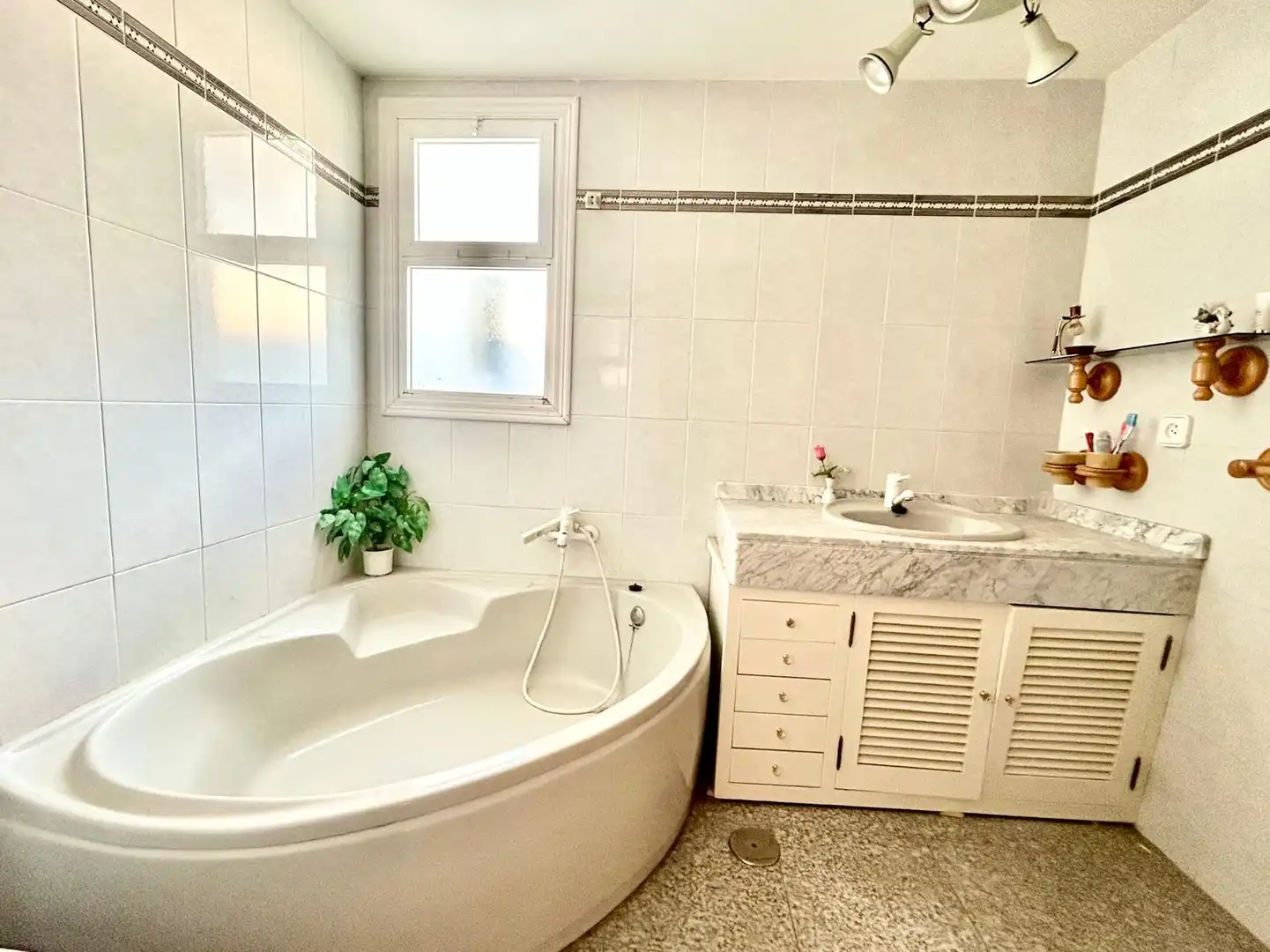 Baño de Casa adosada en venta en Paterna del Río con Calefacción, Terraza y Trastero