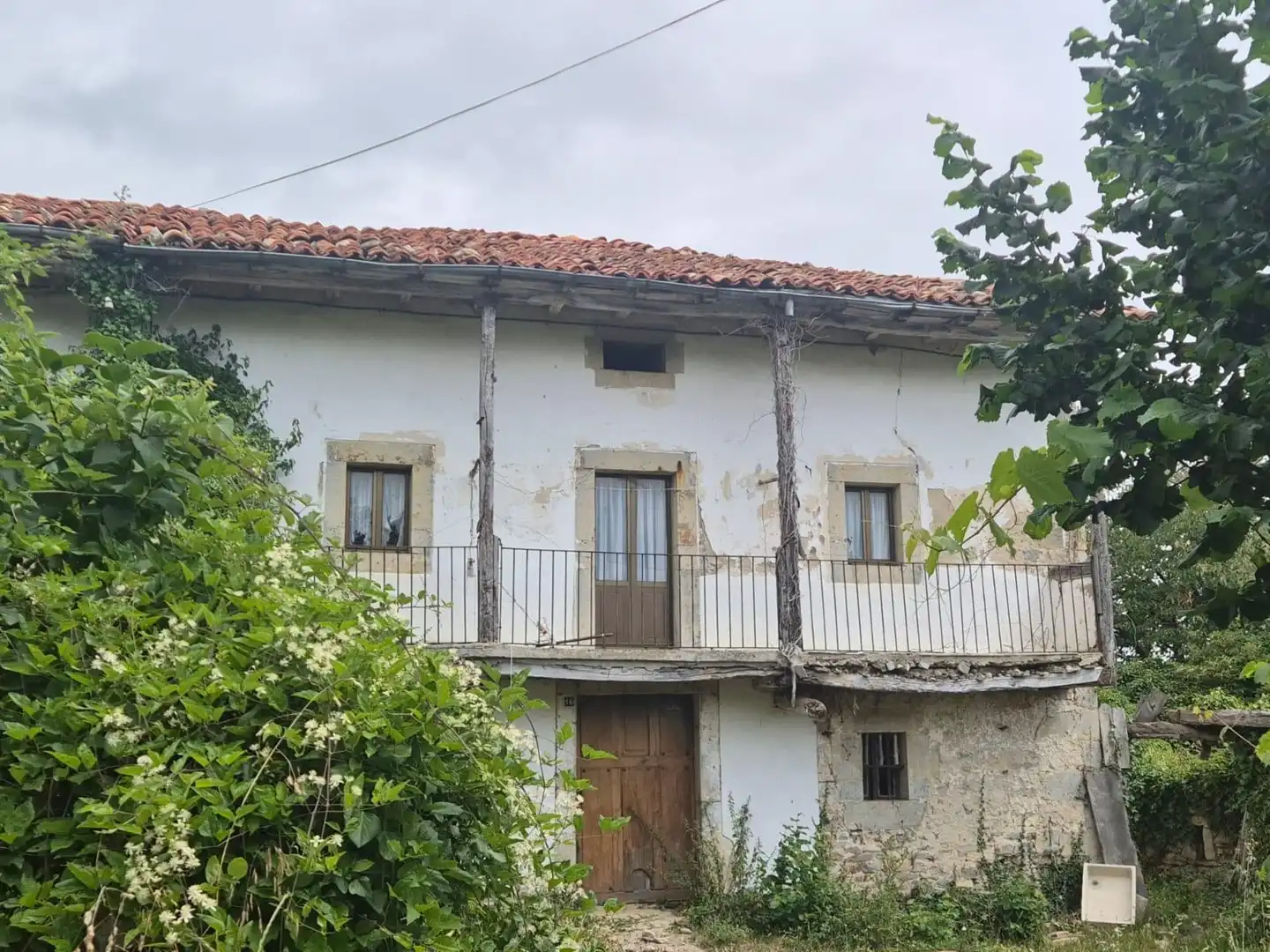 Vista exterior de Casa adosada en venta en Merindad de Montija con Jardín privado