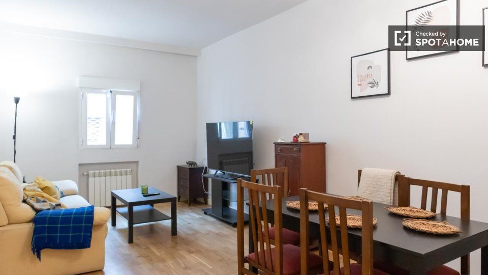 Living room of Flat to rent in  Madrid Capital  with Air Conditioner, Heating and Furnished