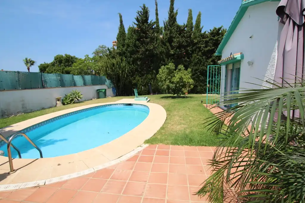 Piscina de Casa o xalet en venda en Marbella amb Aire condicionat, Jardí privat i Terrassa