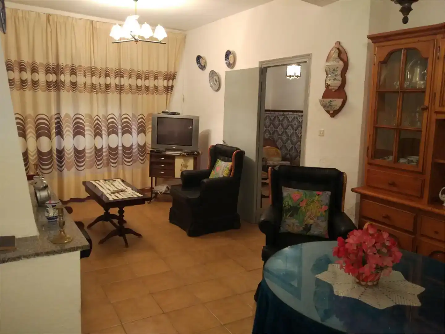 Sala de estar de Casa adosada en venta en Cañamero