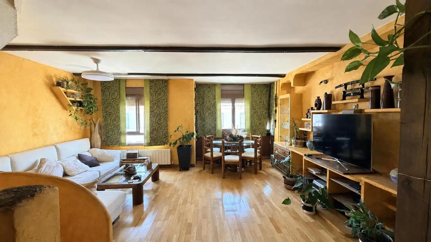 Sala de estar de Dúplex en venta en Madrid con Aire acondicionado, Calefacción y Parquet