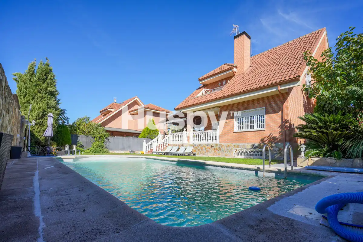 Casa con terraza en venta en Serranillos del Valle