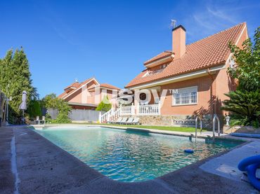 House with balcony for sale in Serranillos del Valle