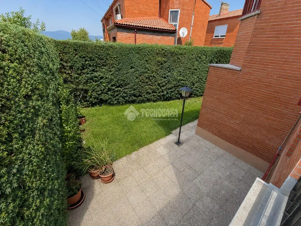 Terrassa de Casa adosada en venda en Collado Villalba amb Calefacció, Traster i Alarma
