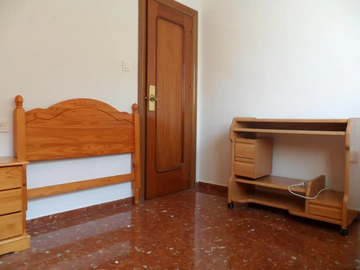 Schlafzimmer von Dachboden zur Miete in Maracena mit Terrasse, Abstellraum und Möbliert