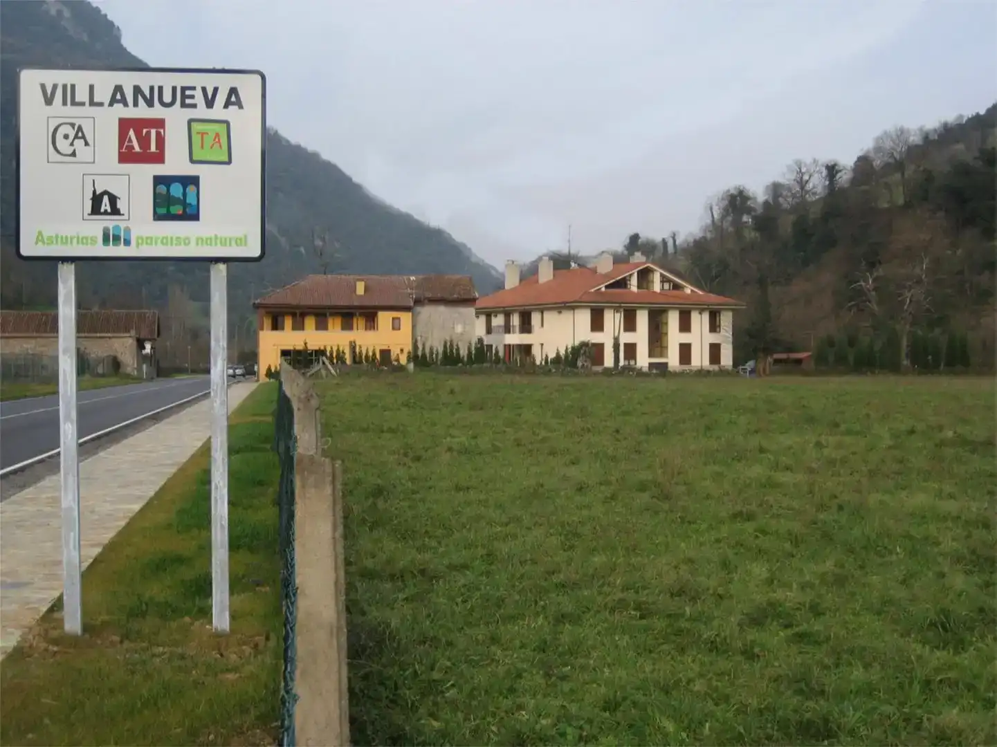 Finca rústica en venda en Santo Adriano amb Moblat