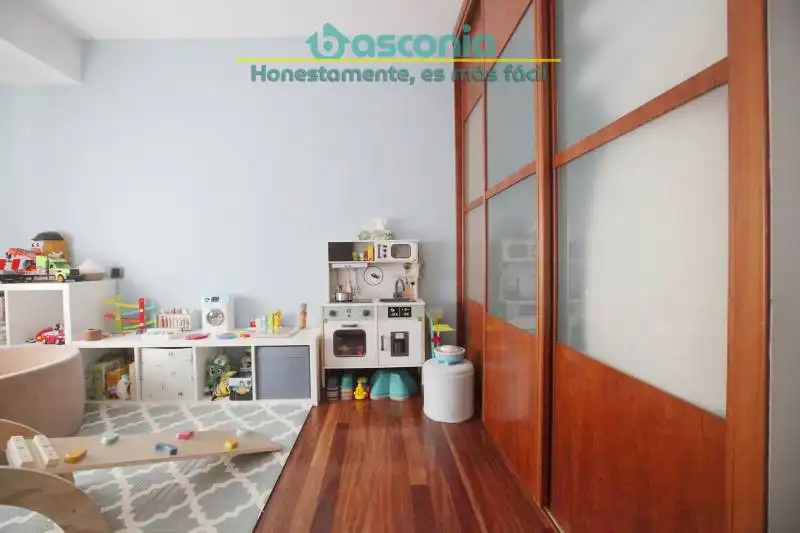 Piso en venta en Basauri  con Amueblado y Balcón