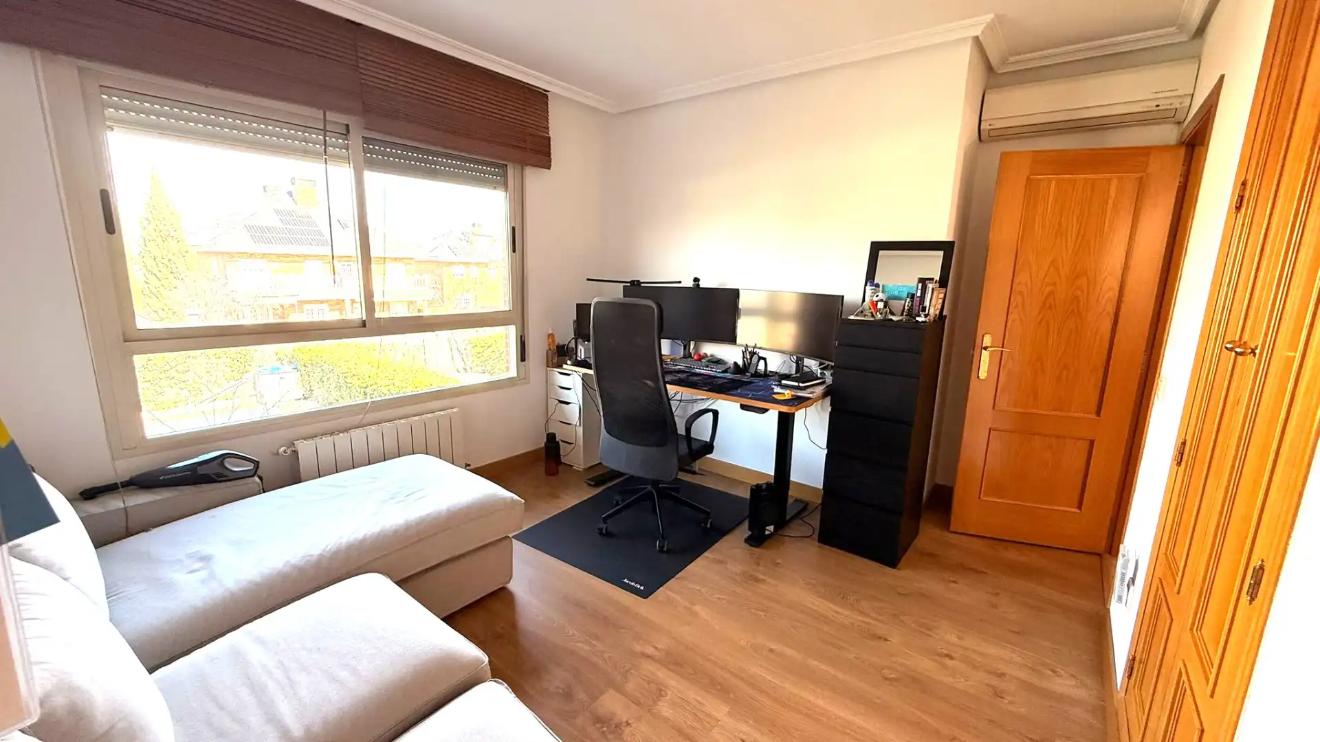 Habitación de Casa o chalet en venta en Madrid con Aire acondicionado, Calefacción y Jardín privado