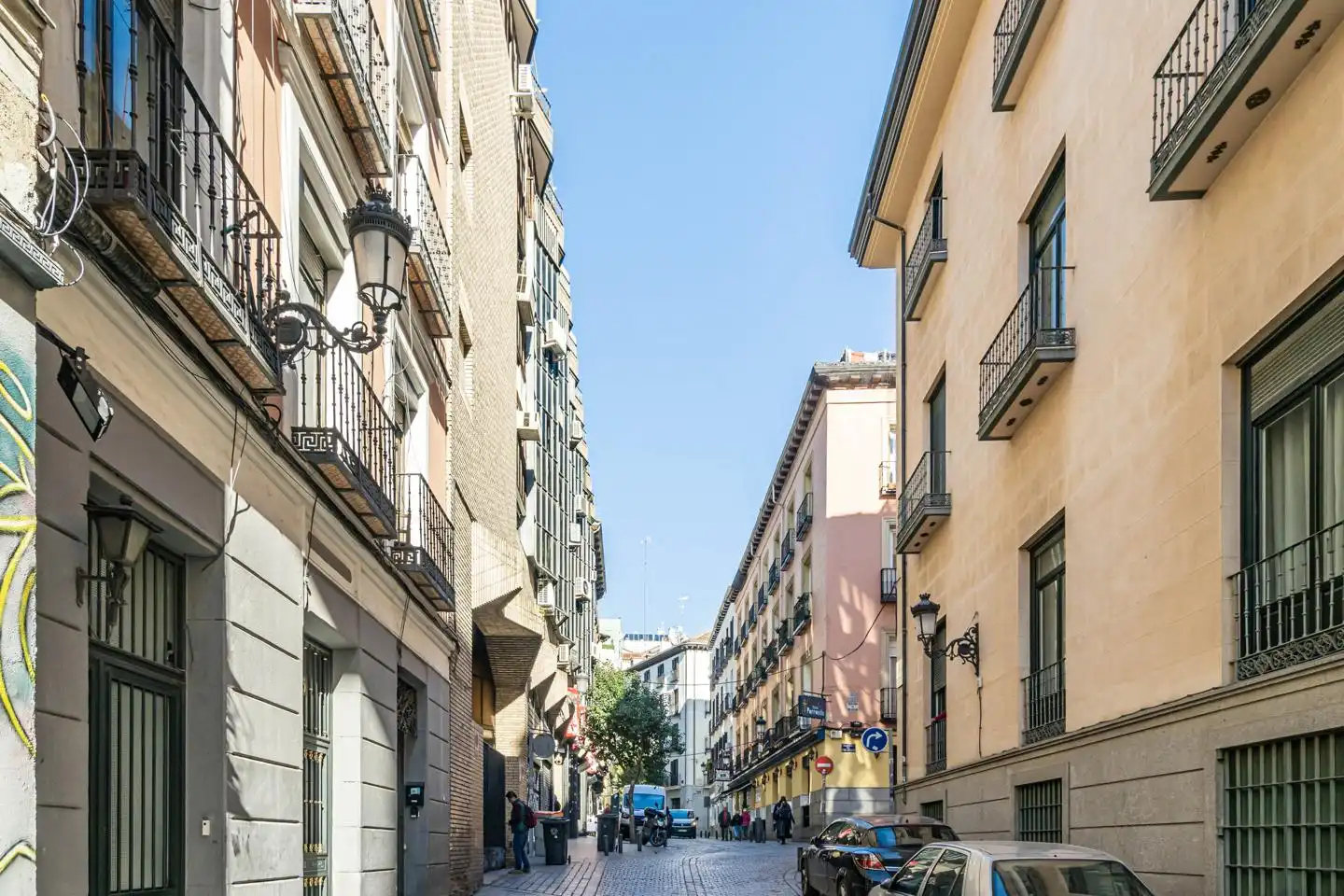 Exterior view of Ground floor for rent in Madrid  with Air Conditioner, Furnished and Internet