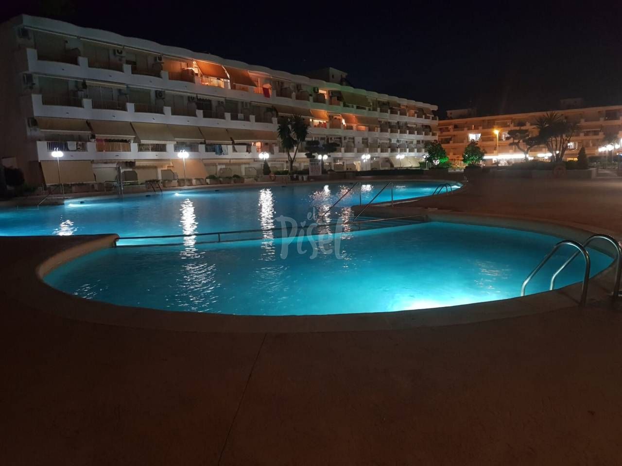 Swimming pool of Flat for sale in Cambrils  with Furnished, Balcony and Community pool