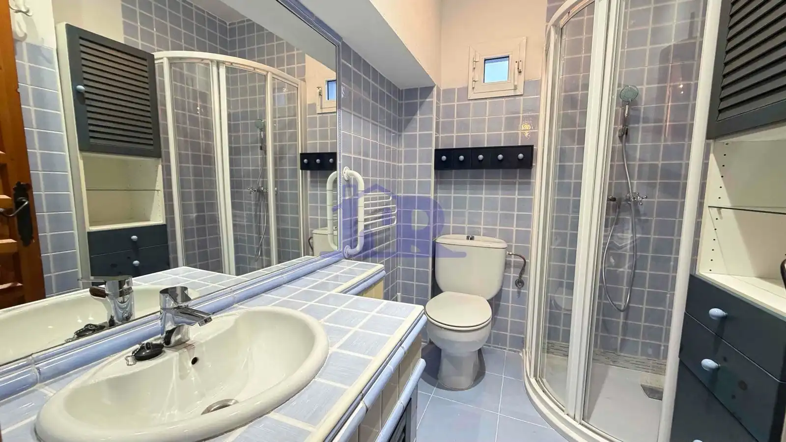 Baño de Piso de alquiler en Cuenca con Calefacción, Terraza y Amueblado