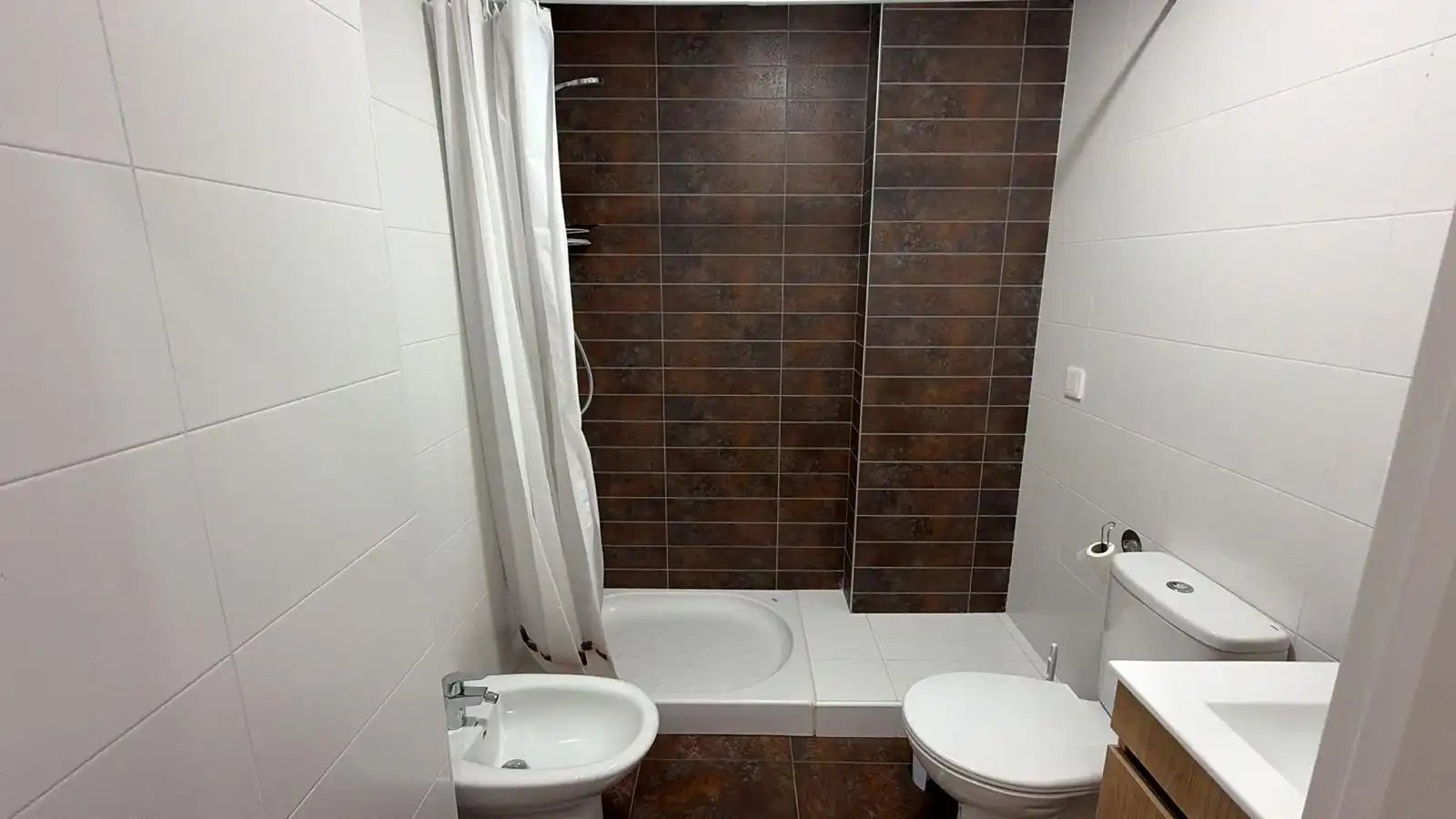 Baño de Piso en venta en Elche / Elx con Aire acondicionado, Terraza y Amueblado