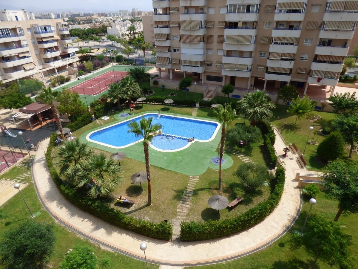 Piscina de Pis de lloguer en Alicante / Alacant amb Aire condicionat, Calefacció i Jardí privat