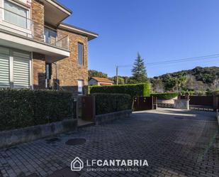 Vista exterior de Casa o xalet en venda en Camargo amb Calefacció i Traster
