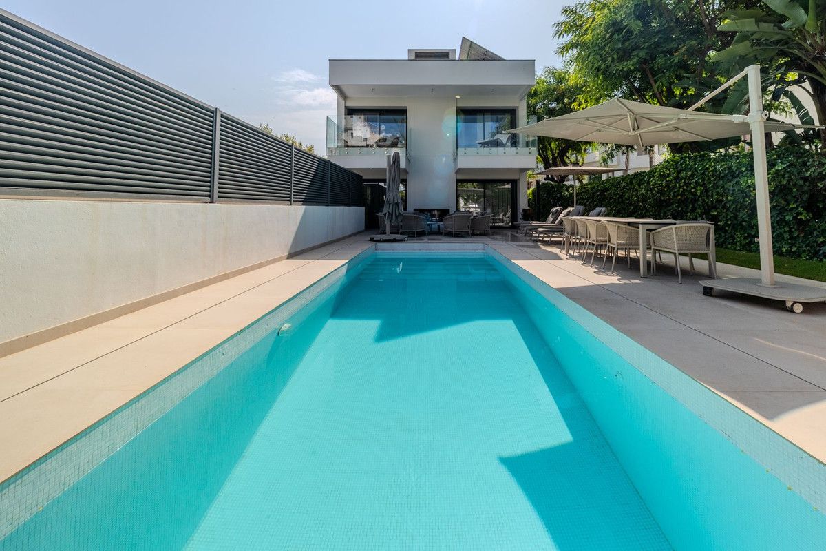 Piscina de Casa o xalet en venda en Marbella amb Aire condicionat, Jardí privat i Terrassa