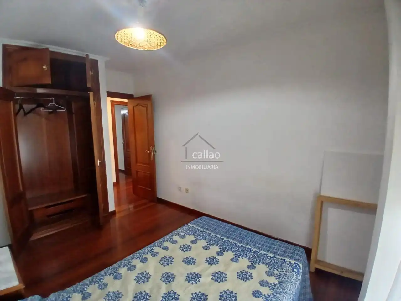 Dormitori de Pis de lloguer en Ferrol amb Calefacció, Parquet i Moblat