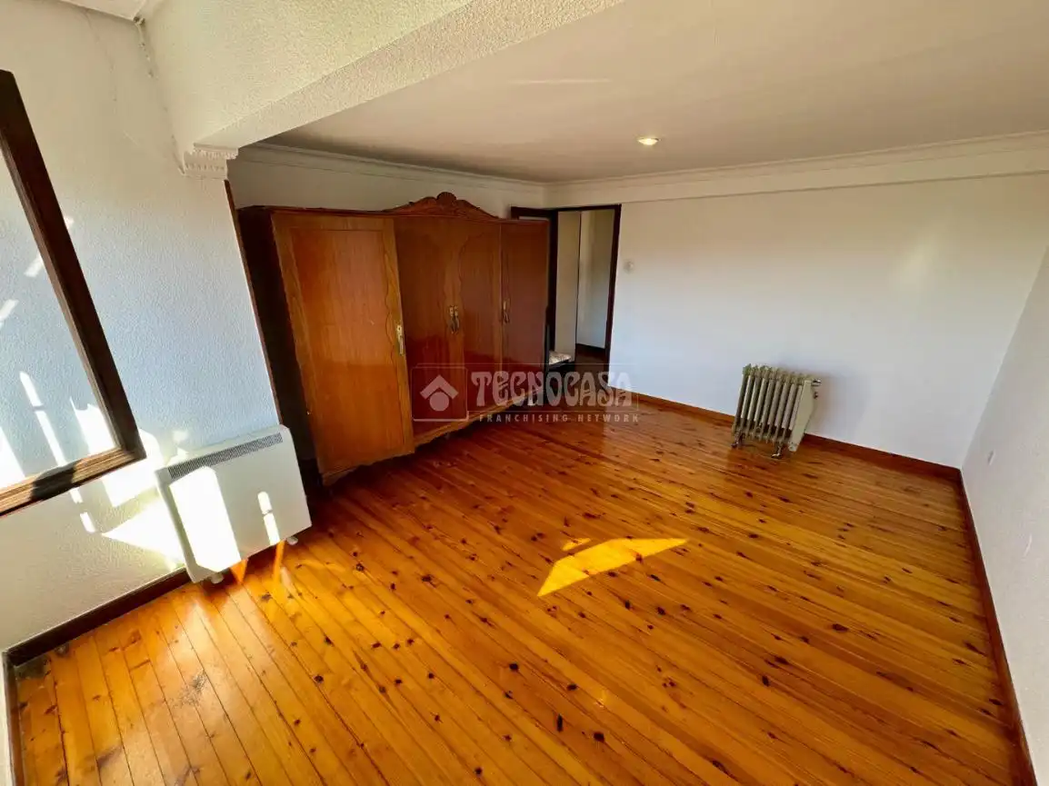 Casa adosada en venta en El Astillero