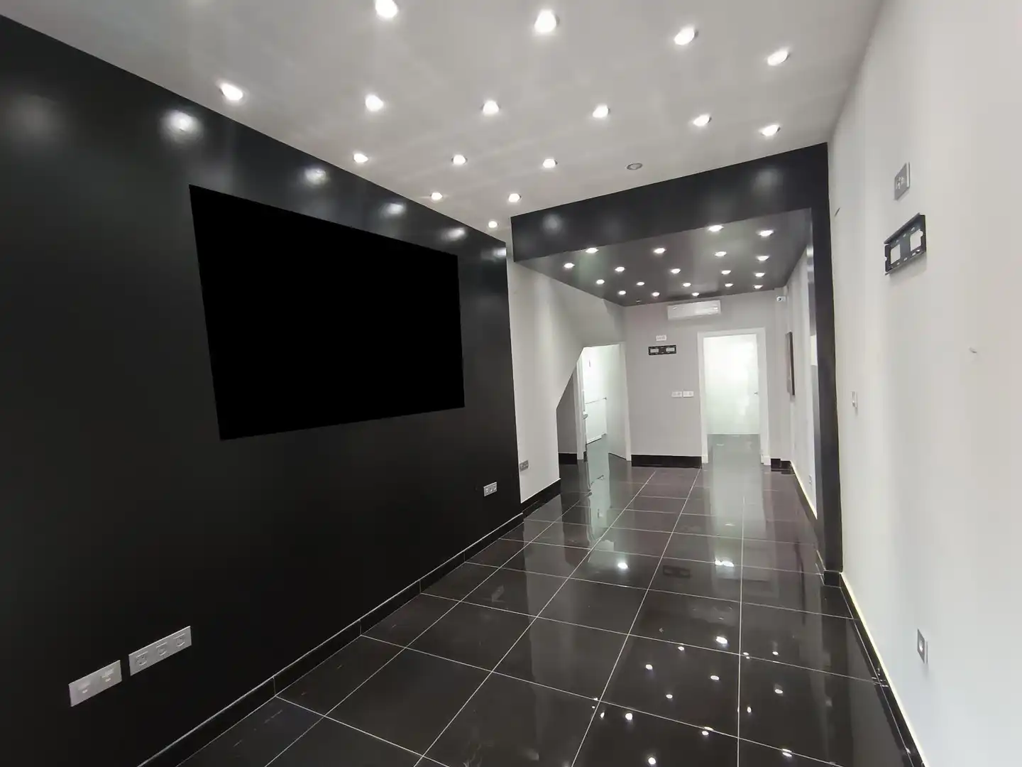 Commercial properties for sale in Chiclana de la Frontera  with Air Conditioner