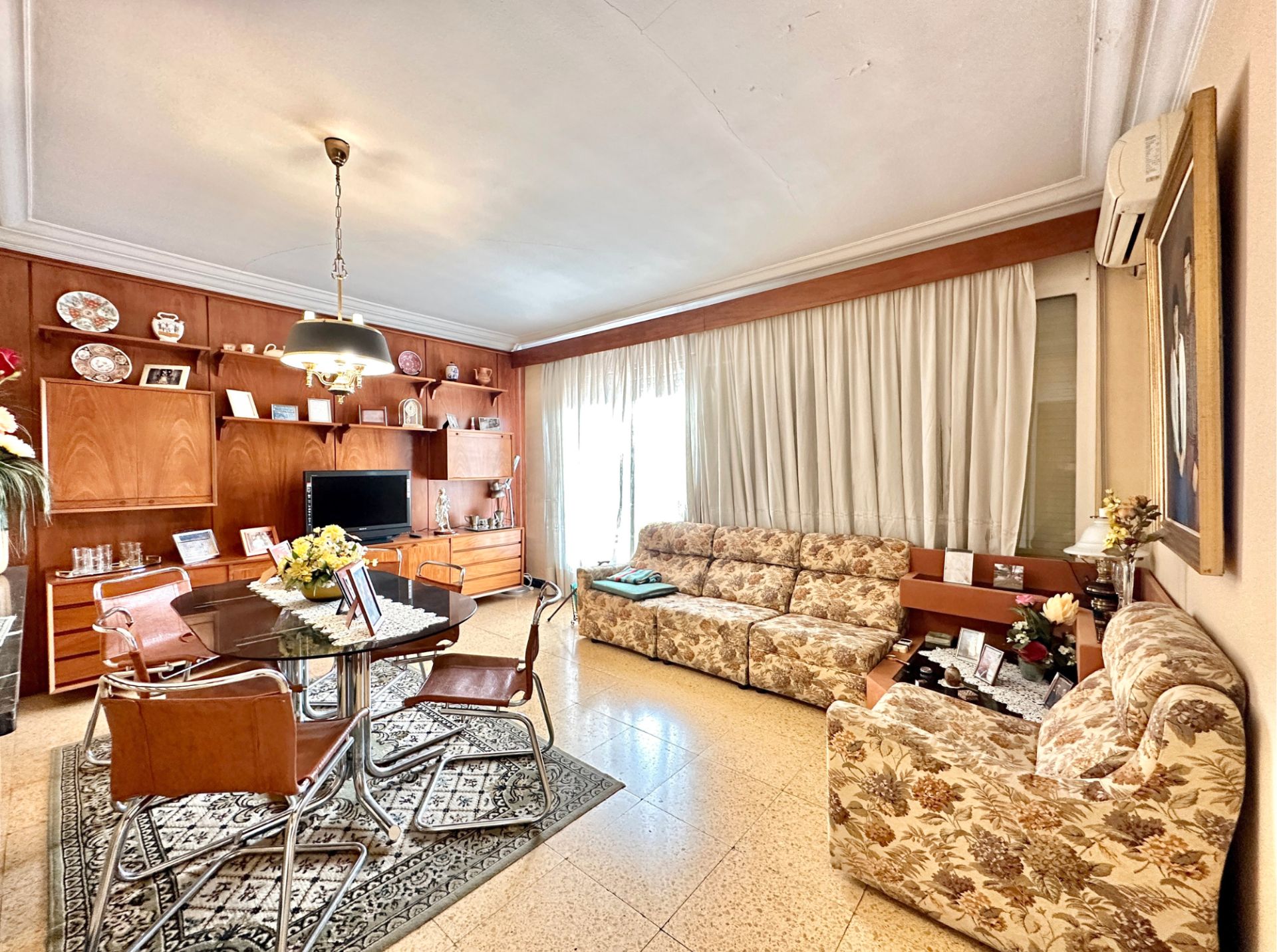 Living room of Single-family semi-detached for sale in Torelló  with Air Conditioner, Heating and Terrace