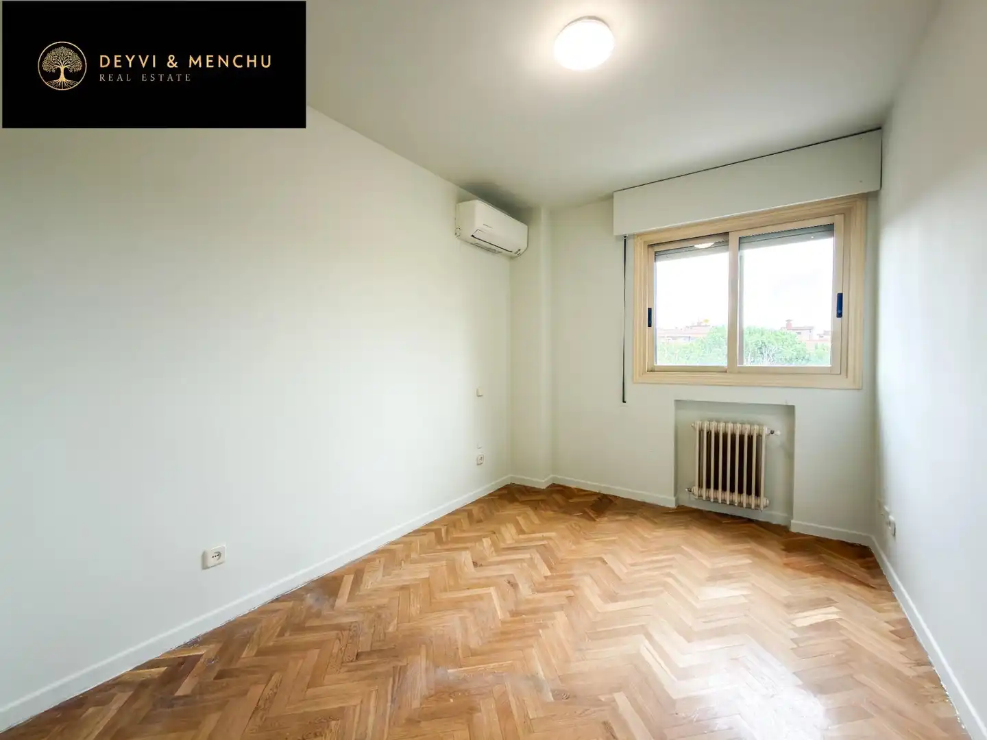 Habitación de Ático de alquiler en Pozuelo de Alarcón con Aire acondicionado, Jardín privado y Parquet