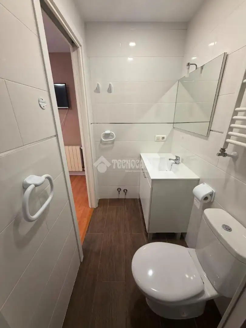 Bathroom of Flat for rent in Getafe  with Air Conditioner, Heating and Furnished