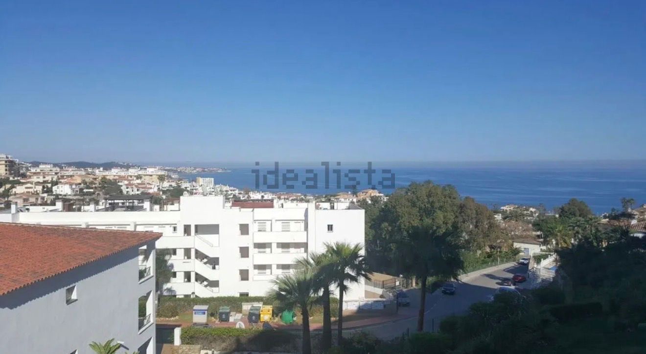 Vista exterior de Piso de alquiler en Mijas con Aire acondicionado, Jardín privado y Piscina