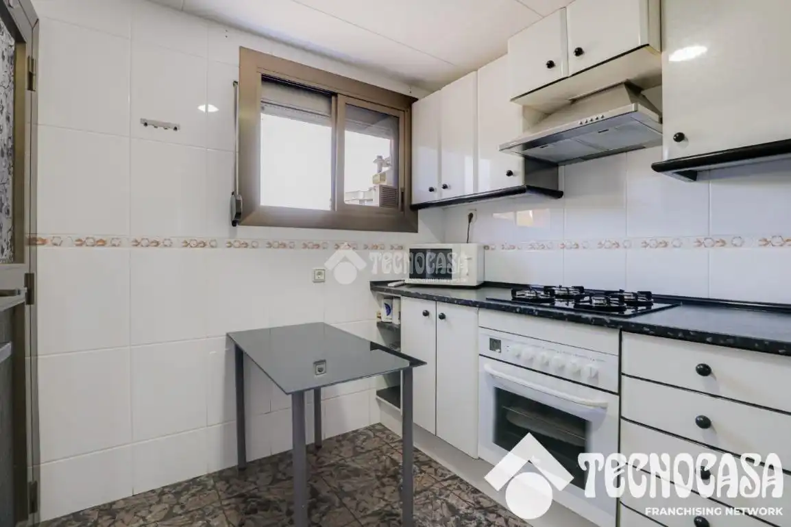Kitchen of Flat for sale in Sant Vicenç Dels Horts  with Heating