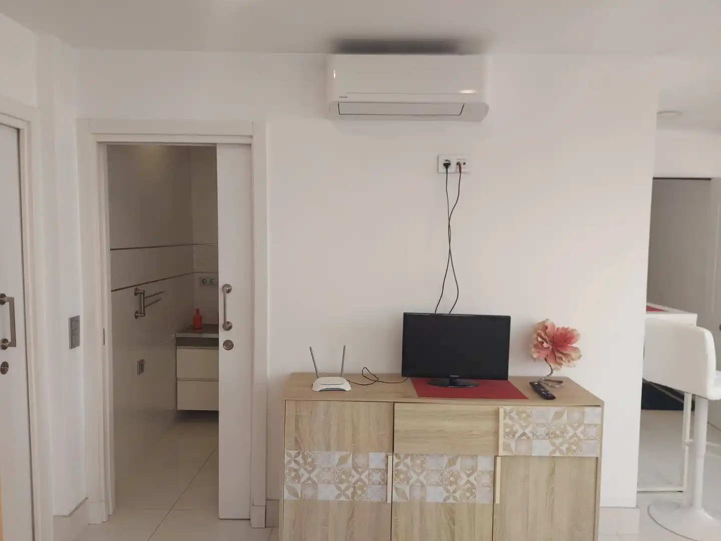Sala d'estar de Àtic de lloguer en Mogán amb Aire condicionat, Moblat i Balcó