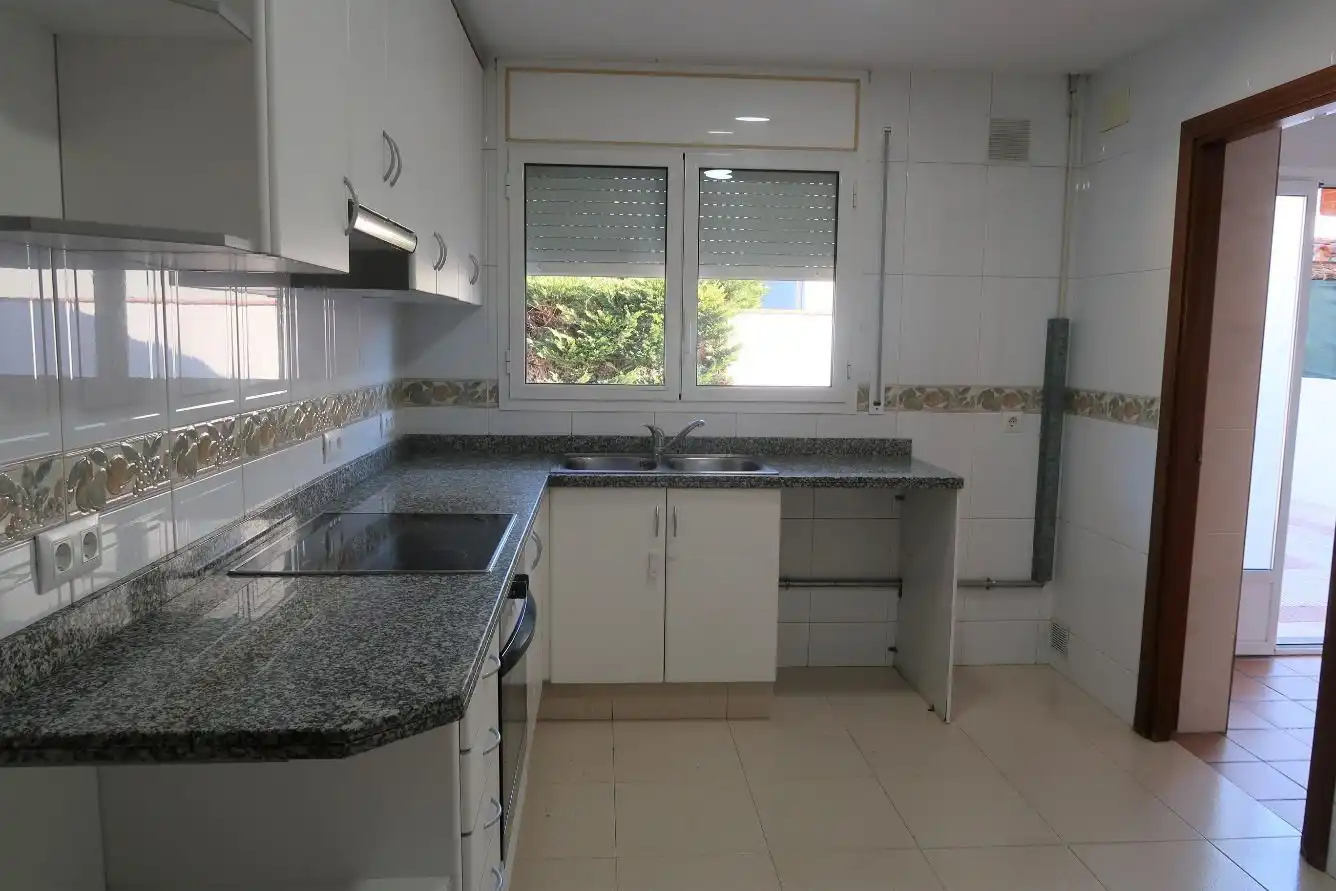 Cuina de Casa o xalet de lloguer en Quart amb Calefacció i Jardí privat