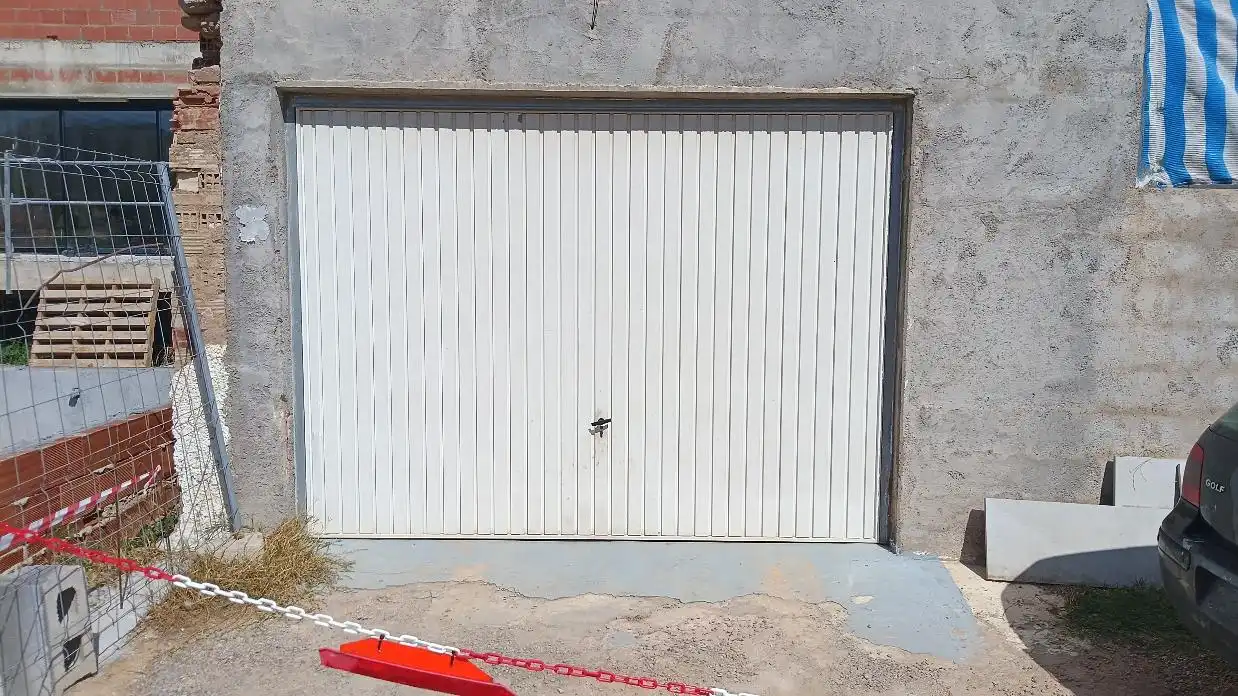 Aparcament de Casa adosada en venda en Cartagena amb Aire condicionat, Calefacció i Jardí privat