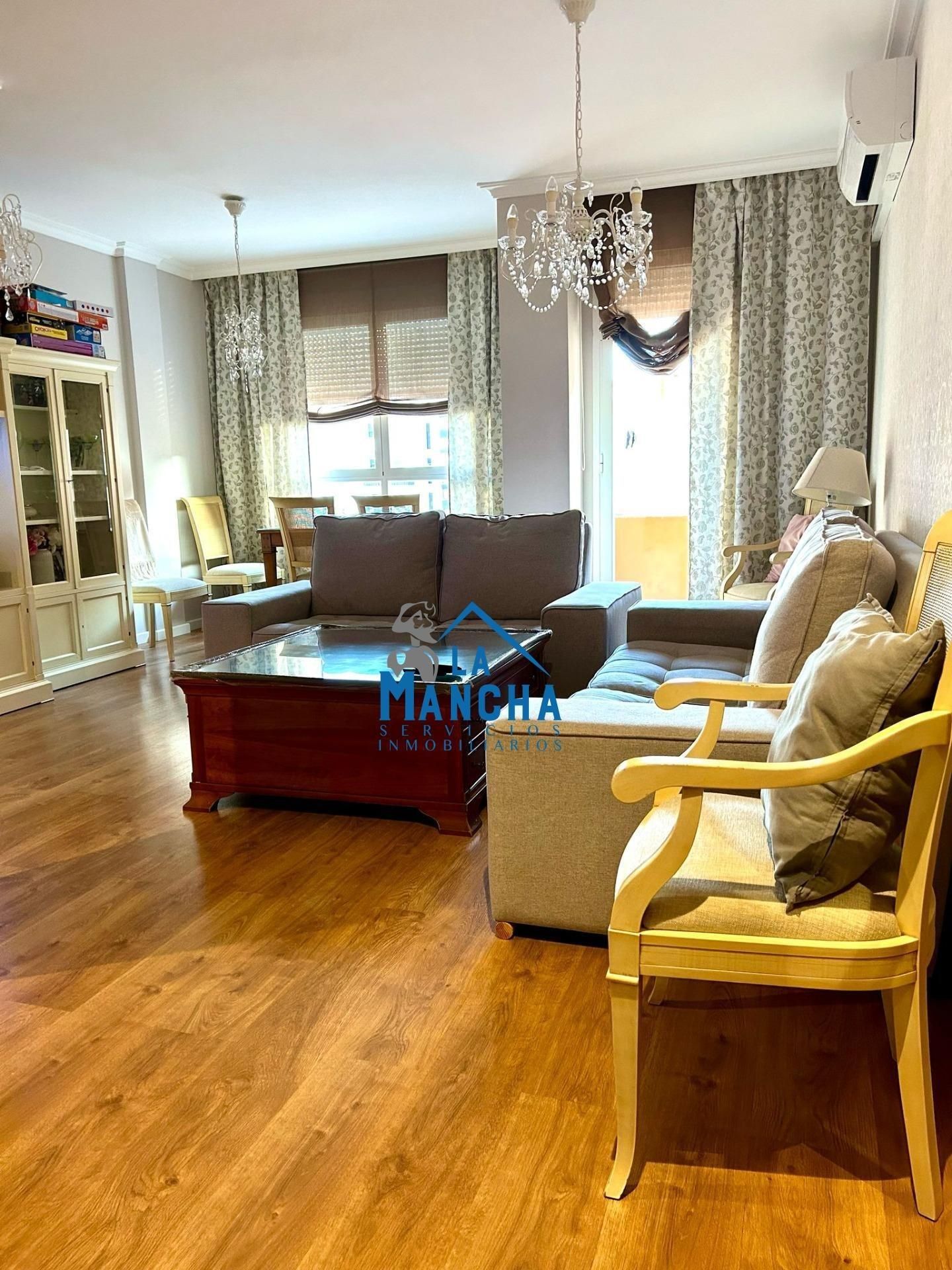 Living room of Flat for sale in  Albacete Capital  with Air Conditioner, Heating and Balcony