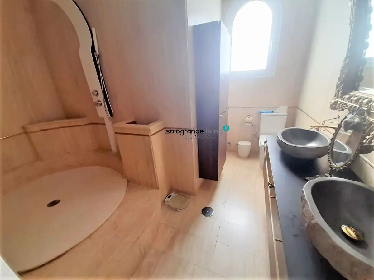 Bathroom of Houses for sale in La Línea de la Concepción  with Air Conditioner, Private garden and Terrace