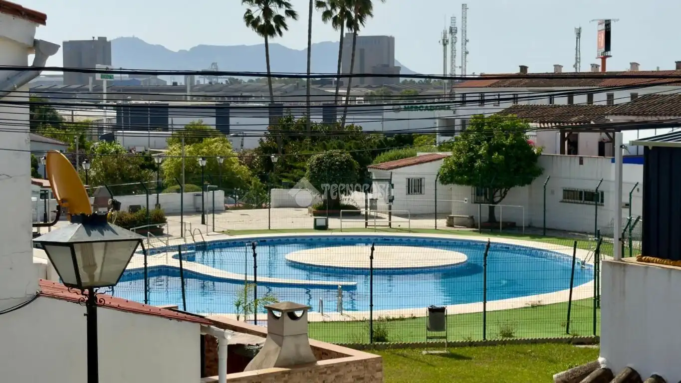 Piscina de Pis en venda en Los Barrios amb Aire condicionat i Calefacció
