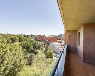 Vista exterior de Àtic en venda en Sant Joan Despí amb Aire condicionat, Calefacció i Jardí privat